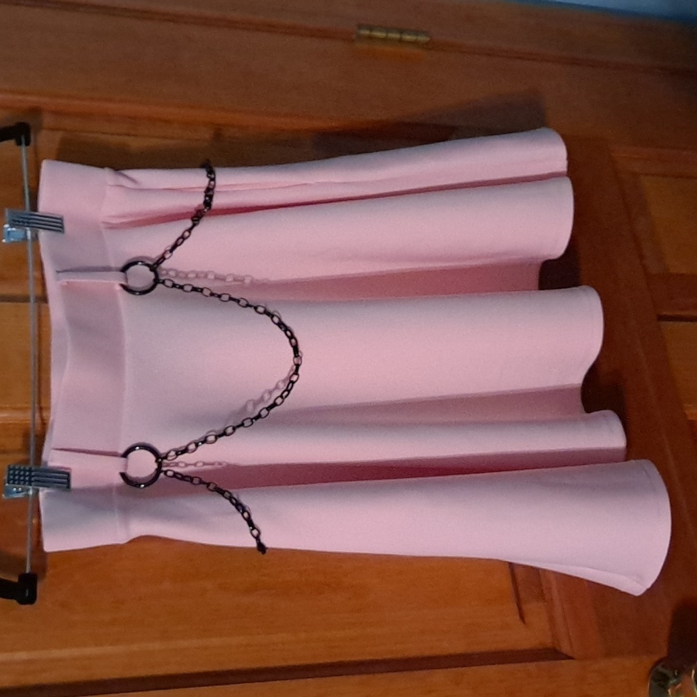 Hot Topic Pink Skirt with Chain & POCKETS!